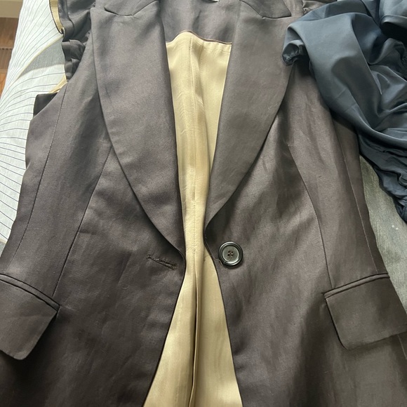 Size 8 items. Jackets $50 dresses and skirts $30. Each item is sold separately - Picture 12 of 16